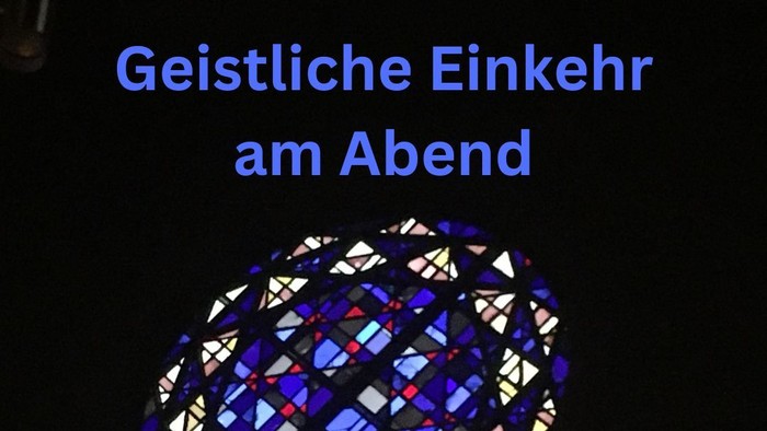 Buntglasfenster mit deutschem Text über ein spirituelles Ereignis