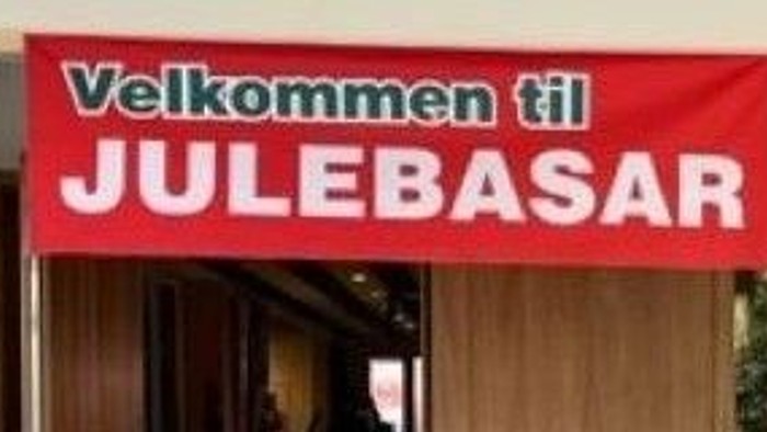 Rød banner med teksten 
