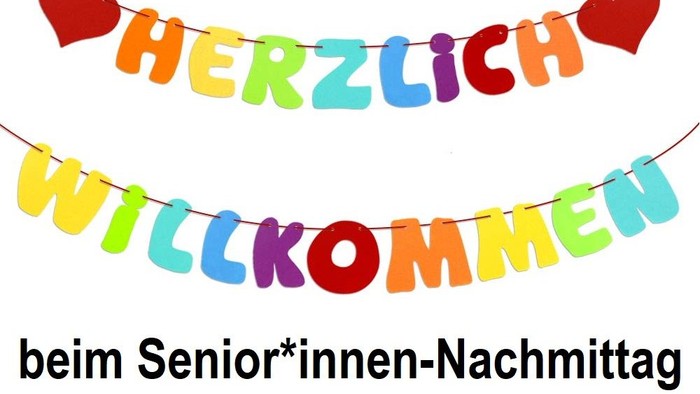 Bunte Banner, die Senioren herzlich zum Nachmittags-Event in Nazareth willkommen heißen mit „Herzlich Willkommen“ und Herzen.