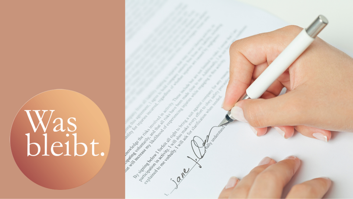 Auf dem Bild sieht man eine Hand die ein Papier unterschreibt.