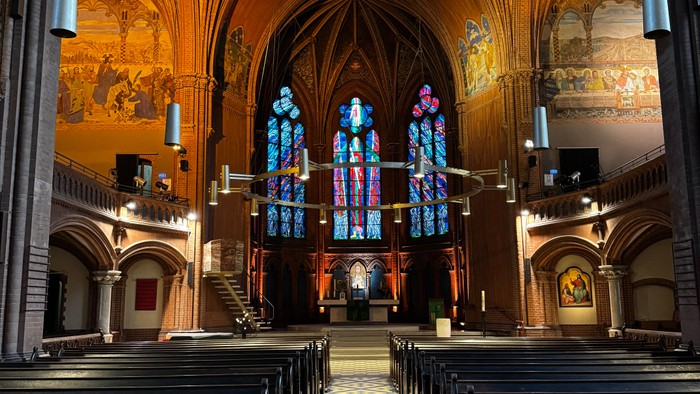 Blick in den Innenraum der Schöneberger Apostel-Paulus-Kirche