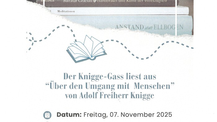 gestapelte Bücher mit Einladungstext zur Lesung