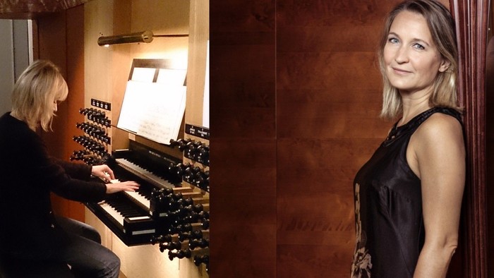 En kvinde spiller på et stort orgel, mens en anden poserer elegant ved siden af en træpanelvæg.