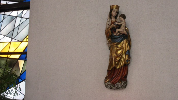 Madonna Statue mit Kind