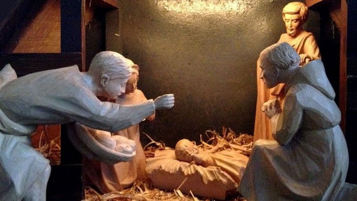 Die Figurengruppe stellt die Geburt Jesu dar