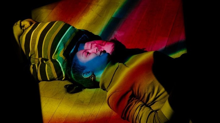 Poster für eine Veranstaltung mit farbenfrohem Design und Details zur Veranstaltung