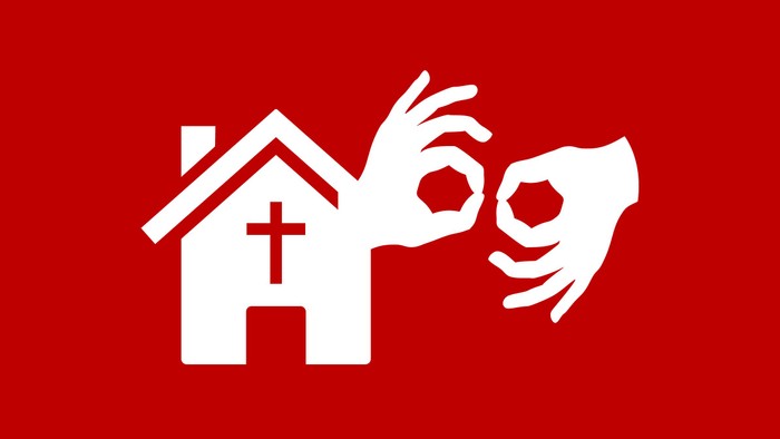 En hånd trækker et hjerte ud af en kirke