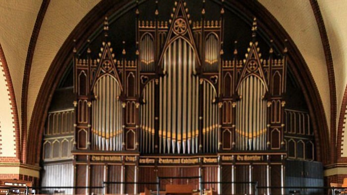 Auenkirche Empore mitte mit Orgelprospekt