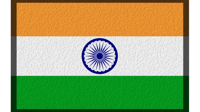 Flagge Indiens mit horizontalen Streifen in Safran, Weiß und Grün sowie einem blauen Ashoka-Chakra in der Mitte.