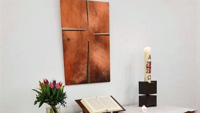 Altar im Gemeindesaal an der Thomaskirche