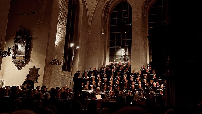 Kirchliche Aufführung mit Chor und Orchester
