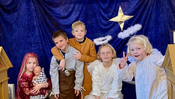 Barnene er på juleforestilling