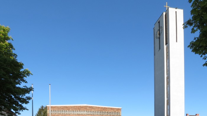 Gebäude der Kirche und Turm von St. Elisabeth in Hanau-Kesselstadt