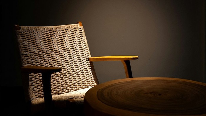 Sessel im Halbdunkel