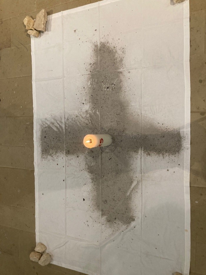 Bodenbild Apostelkirche 1.jpg