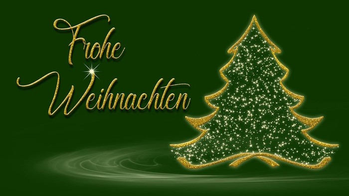 Ein festlich geschmückter Weihnachtsbaum mit goldenen Akzenten und der Gruß