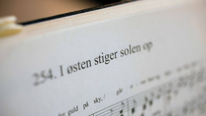 En musiksheet med noter og teksten 