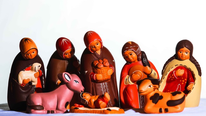 Die Figurinen stellen eine Familie mit Tieren dar