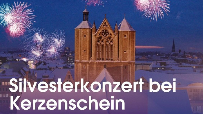 **Silvesterkonzert bei Kerzenschein: Feuerwerk erleuchtet eine verschneite Kathedrale in der Nacht.**