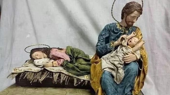 Weihnachtskrippe mit Maria, Josef und dem Jesuskind.