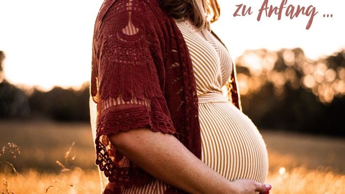 Schwangere Frau auf einem Feld – Veranstaltungshinweis für November 2025