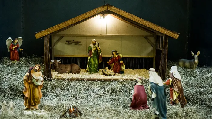 Julekrybben julenat med Josef, Maria og Jesus