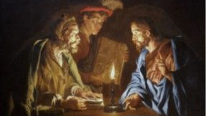 To børn ser på et lille dyr i en lue.