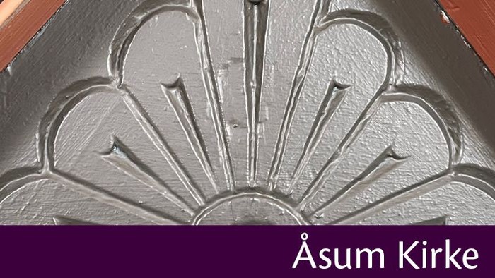 Dekorativ metalplade med blomstermotiv