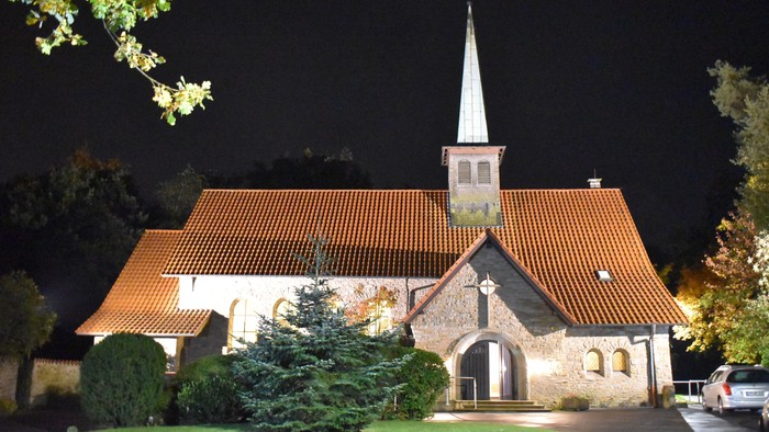 Lukaskirche in der Nacht