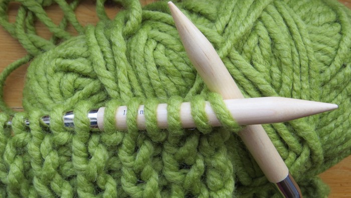 Grøn trådske og knivnæb i brug.