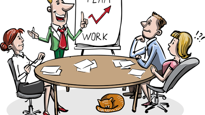 Vier Cartoon-Figuren sitzen um einen Tisch und diskutieren, eine zeigt nach oben.