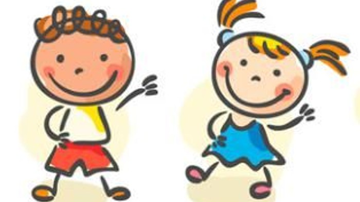 Zwei fröhliche Kinder, ein Junge und ein Mädchen, winken und lächeln.