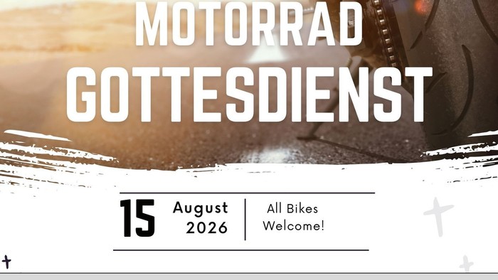 Plakat für einen Motorradgottesdienst im Kooperationsraum Ahnatal-Vellmar-Fuldatal. Im Hintergrund ist das Hinterrad eines Motorrads auf einer Straße zu sehen. Termin: 15. August 2026. Um 14:00 Uhr Ausfahrt ab dem Evangelischen Gemeindehaus Obervellmar, u