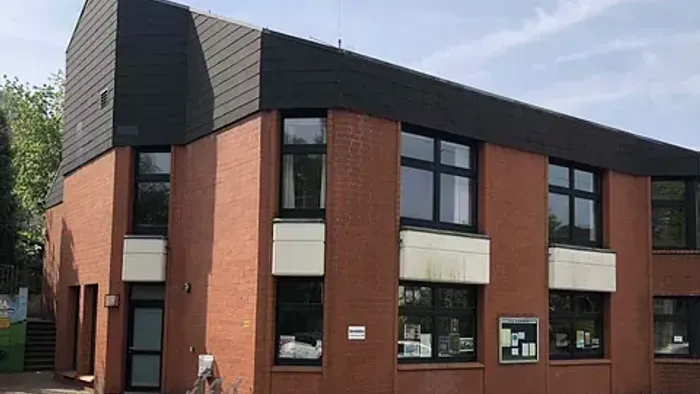 Das Bild zeigt das Gemeindehaus Markus-Zentrum von außen.