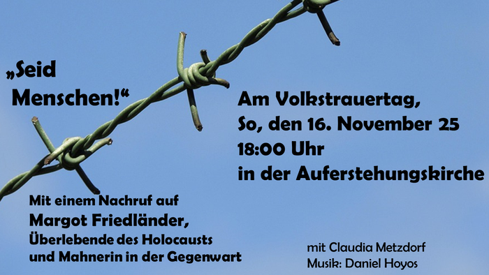 Stacheldraht vor blauem Himmel