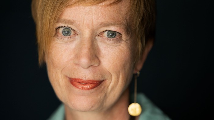 Lilian Munk Rösing er litteraturlektor ved Københavns Universitet og litteraturkritiker ved dagbladet Politiken.