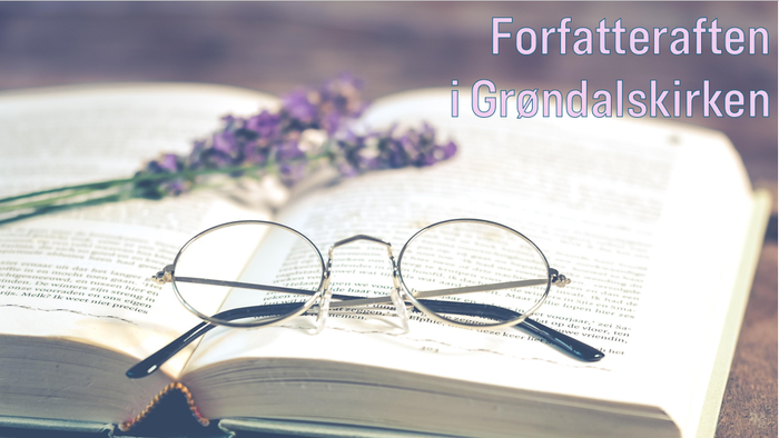 En åben bog med briller og lavendelblomster på et bord