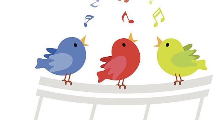 Tre fugle synger på en note.