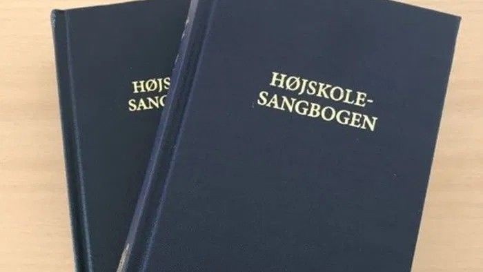 To mørkeblå bøger med titlen