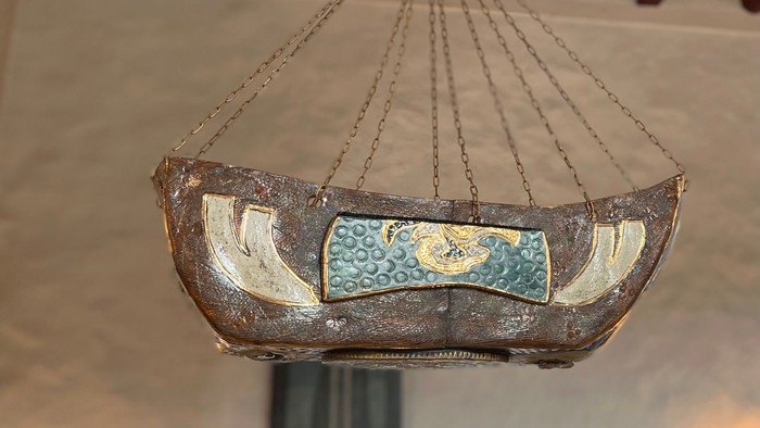 kirkeskibet fra siden