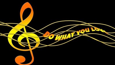 Das Bild zeigt einen Musiknoten mit dem Spruch "Tu, was du liebst".