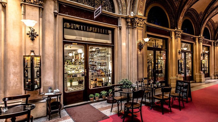 Urdenbacher Forum Thema Wien. Bild mit Außenansichet Kaffeehaus.