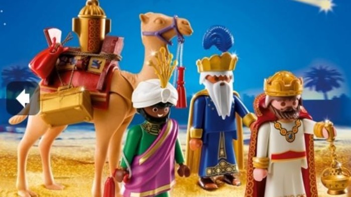 Toys af tre koner med kameler og stjerner i baggrunden