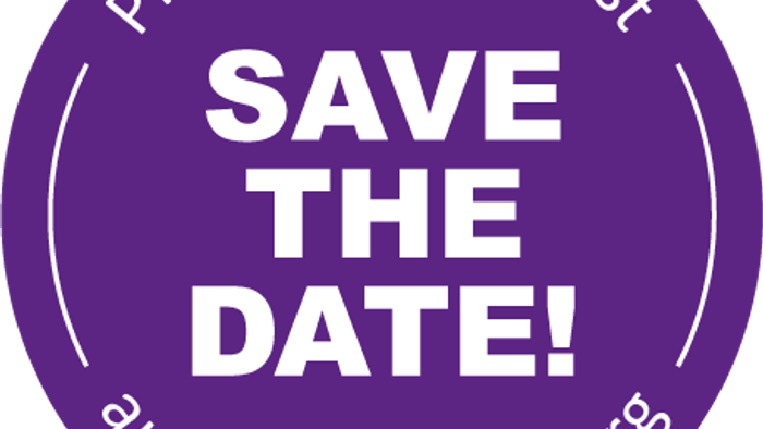 Lila runde Aufkleber mit dem Hinweis, den Termin für einen Pfingstgottesdienst am Römerberg vorzumerken.