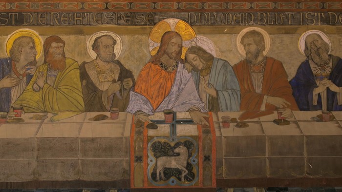 Wandmalerei in der Apostel-Paulus-Kirche mit dem letzten Abendmahl von Jesus und seinen Jüngern