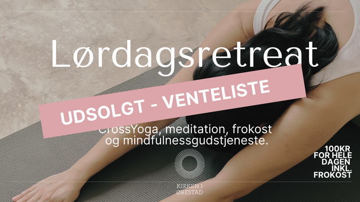 Et reklameplakat for en udsolgt weekendretreat med yoga, meditation, morgenmad og mindfulness-tilbud.