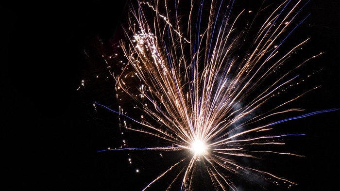 Fyrværkeri i mørket