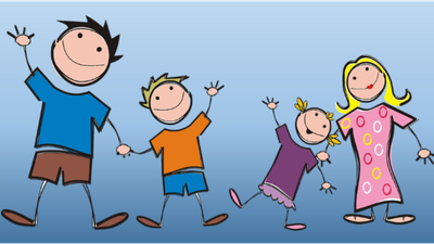 Fire børn løber glade og spiller sammen