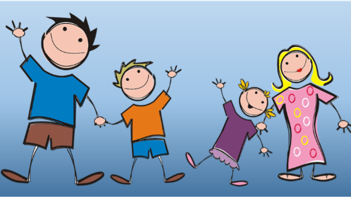 Fire børn løber glade og spiller sammen