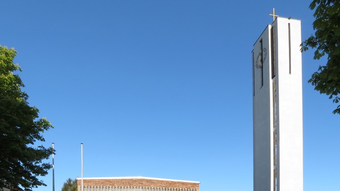 Gebäude der Kirche und Turm von St. Elisabeth in Hanau-Kesselstadt